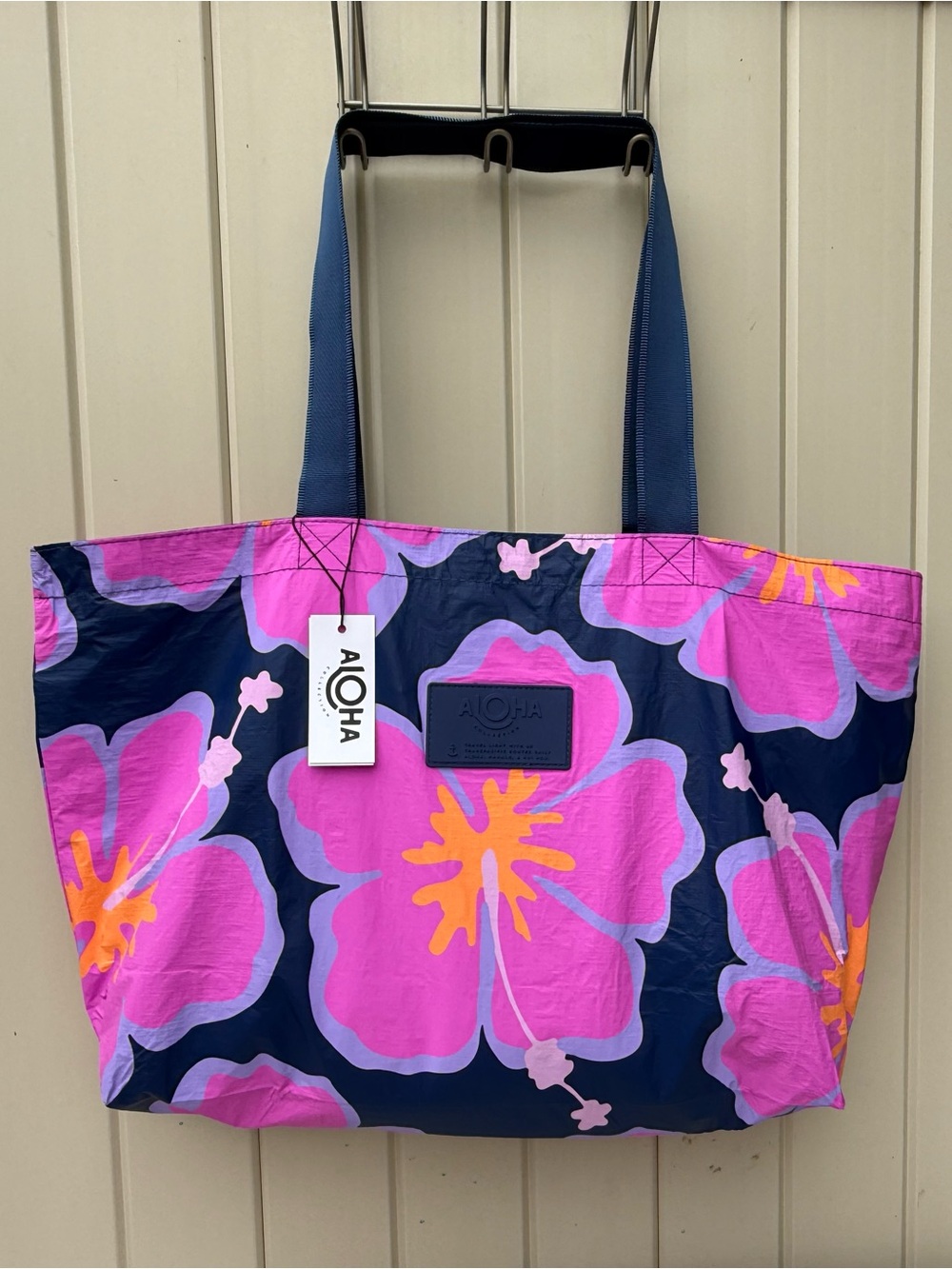 NWT MAUI EXCLUSIVE Aloha Collection Holo Holo Tote Discontinued LAST CHANCE